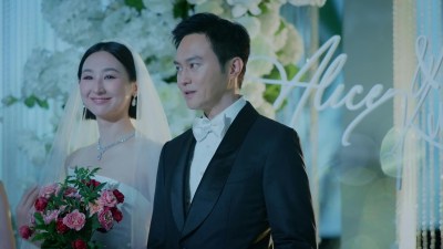 TVB剧《璀璨之城》高海宁吴卓羲激吻抢USB，陈滢30秒哭戏封神-硕谷新闻聚合