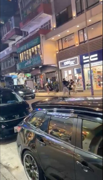 尖沙咀加连威老道发生群殴事件，警方抵达前涉事者已逃离-硕谷新闻聚合