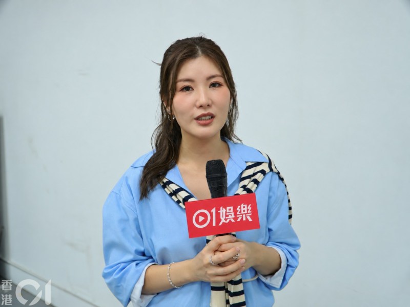 对于圈中常有男性被讲完一些不尊重人的说话后推搪「讲笑啫」,赵璧渝直言自己未遇过:「我会带少少距离感。同埋你知一开工拍嘢,做戏我要投入,我会Focus咗喺自己个剧本度,准备个戏,所以我喺现场未必好留意到身边嘅人讲嘢,未必会听到,或者佢同我讲嘢,我都直头唔知,都冇理到,唔得閒理咁多嘢。」