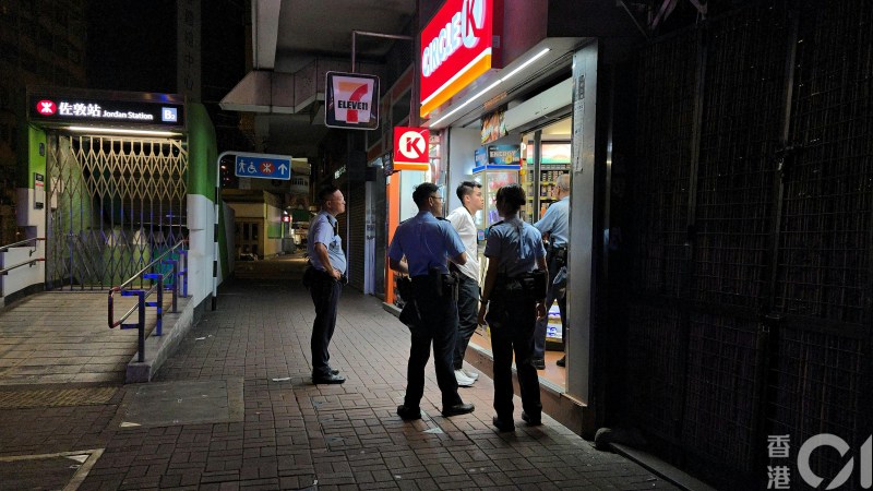警方接获油麻地佐敦道9号一名便利店女职员报案,指遭到一名男子行劫。