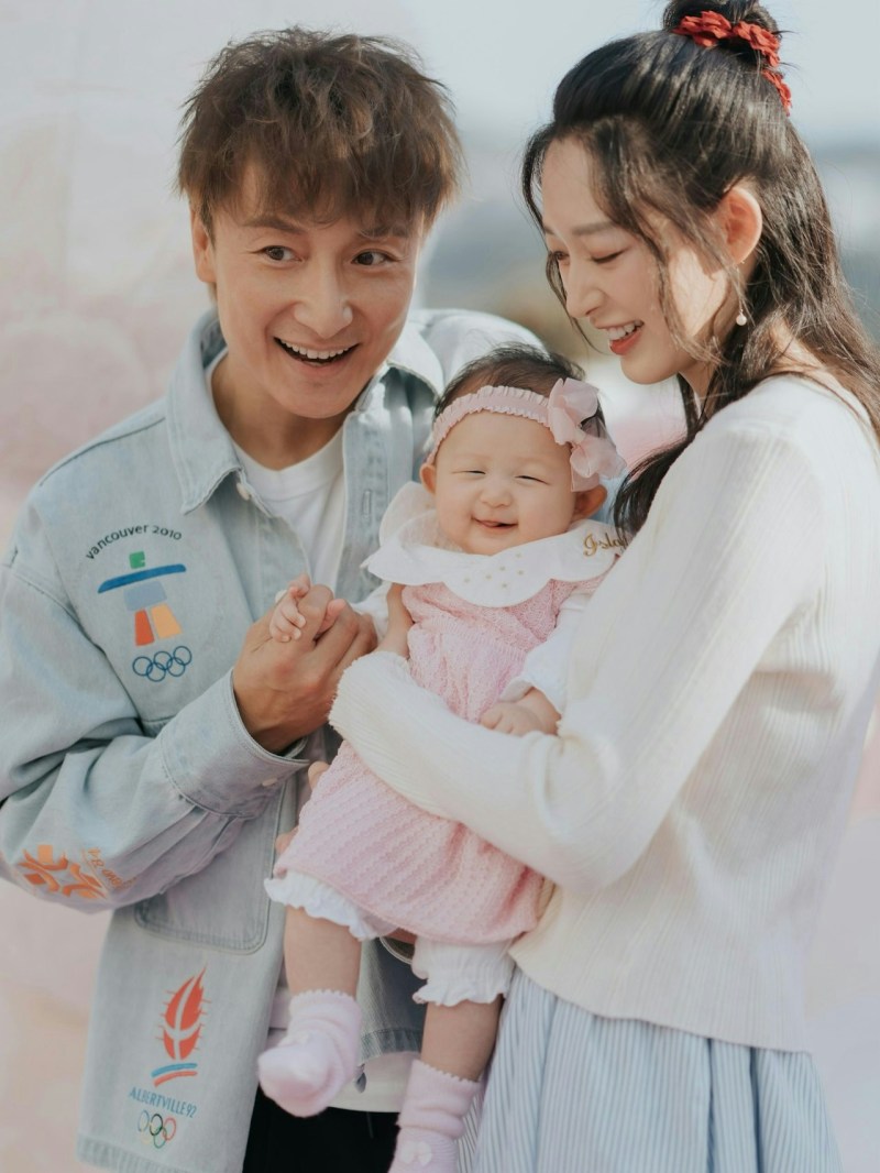 方力申育有爱女方爱嘉(Isla)后即变「宠女狂魔」,经常在社交平台分享凑女日常。