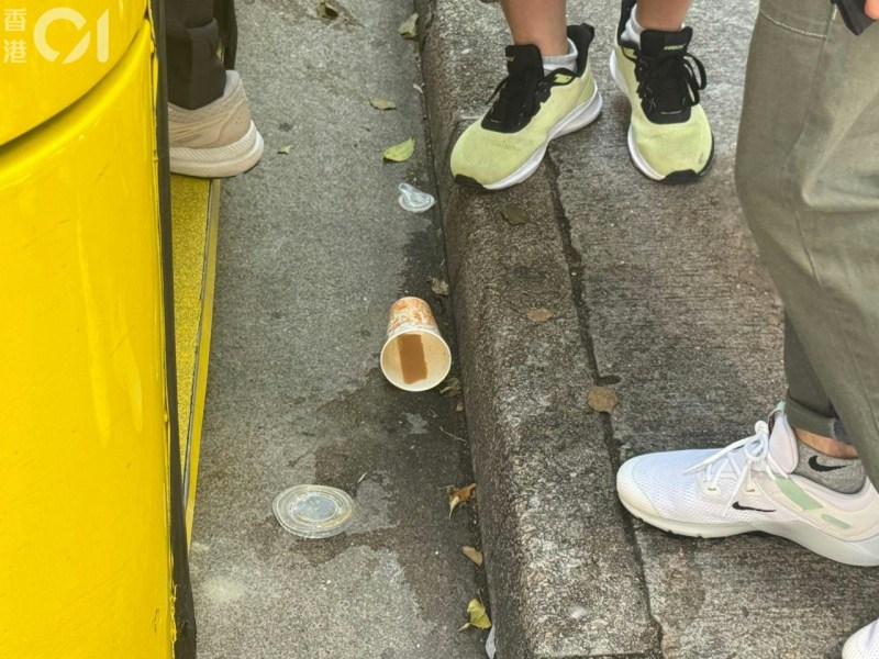 现场遗下纸杯。