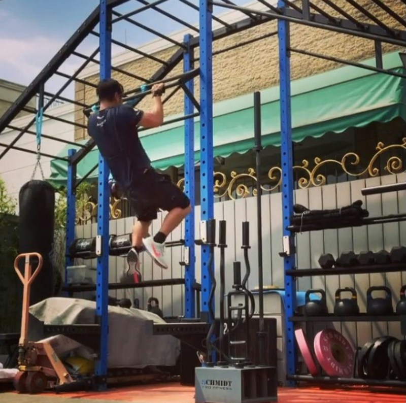 方力申在家中做Gym!