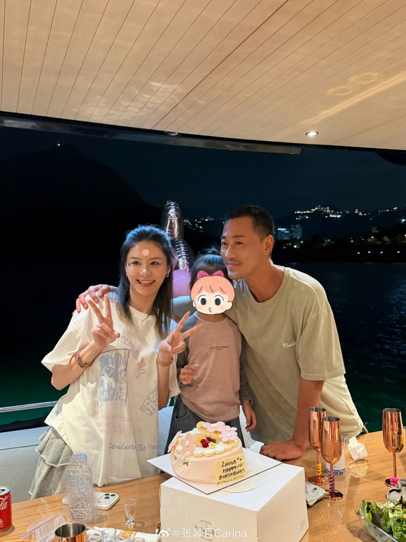 林峰斐济之旅全程护妻女,化身人肉遮阳板获网赞 林峰斐济之旅全程护妻女,化身人肉遮阳板获网赞