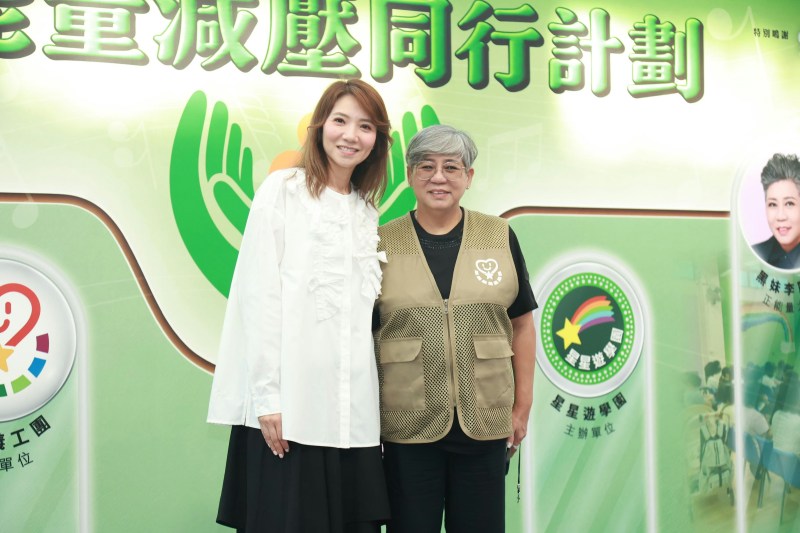 车婉婉、黑妹(李丽霞)今日出席活动。