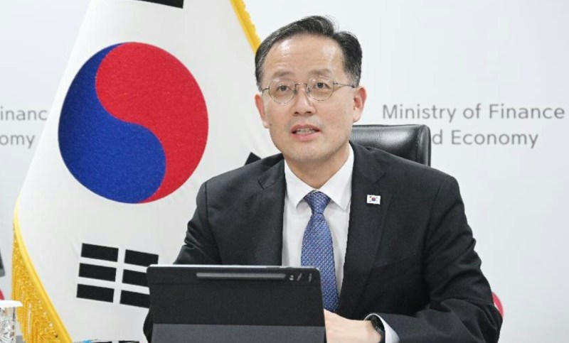 南韩副总理兼财政经济部长李炯日。