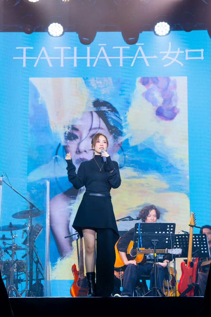 Stephy除了现场演绎新专辑内作品,还有不少经典金曲。