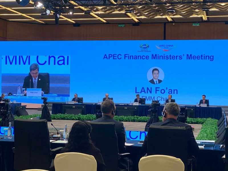 APEC会议的核心主旨是亚太经济。图为2026年亚太经合组织(APEC)财长会议今起一连两日在香港举行,国家财政部部长蓝佛安主持并致开幕辞。
