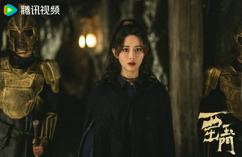 在探险剧《西出玉门》中,孟子义特别客串饰演反派阵营中美艳而富有谋略的「龙芝」。(微博@西出玉门官微)