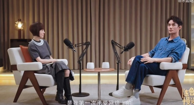 王凯访谈提到过去曾面临严重的健康与心理危机,2018年他遭遇网路谣言与恶意攻击,当时一度心灰意冷,甚至萌生退出演艺圈的念头。