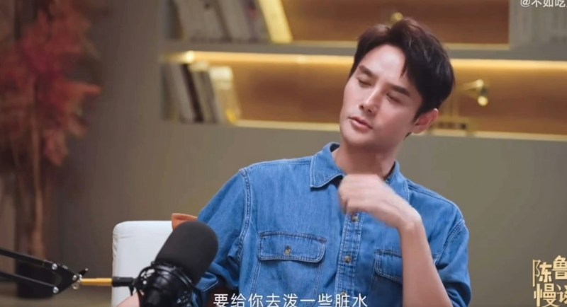 王凯访谈提到过去曾面临严重的健康与心理危机,2018年他遭遇网路谣言与恶意攻击,当时一度心灰意冷,甚至萌生退出演艺圈的念头。
