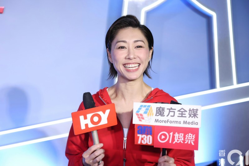 胡定欣日前和老公庆祝结婚一周年。