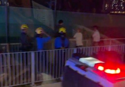 鸭脷洲大桥男子险坐电箱三小时终获救-硕谷新闻聚合