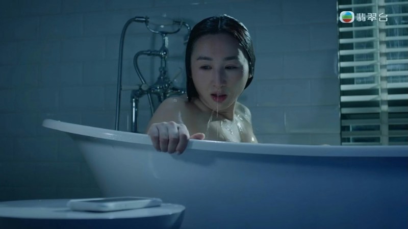 高海宁精湛的哭戏配合其姣好身材。(节目截图)