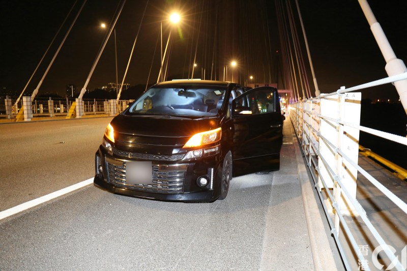 汀九桥男子弃车跳海获救昏迷送医抢救,车内无遗书警方调查 汀九桥男子弃车跳海获救昏迷送医抢救,车内无遗书警方调查