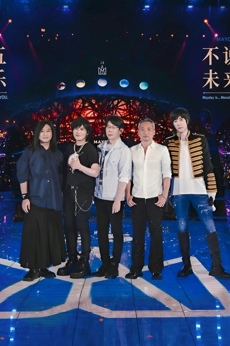 「5」代表乐团五位成员,阿信、怪兽、玛莎、石头、冠佑。(微博@阿信)