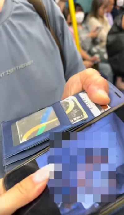 港铁女遭偷拍外貌怒追下车逼删照，中年汉吐舌致歉引法律争议-硕谷新闻聚合
