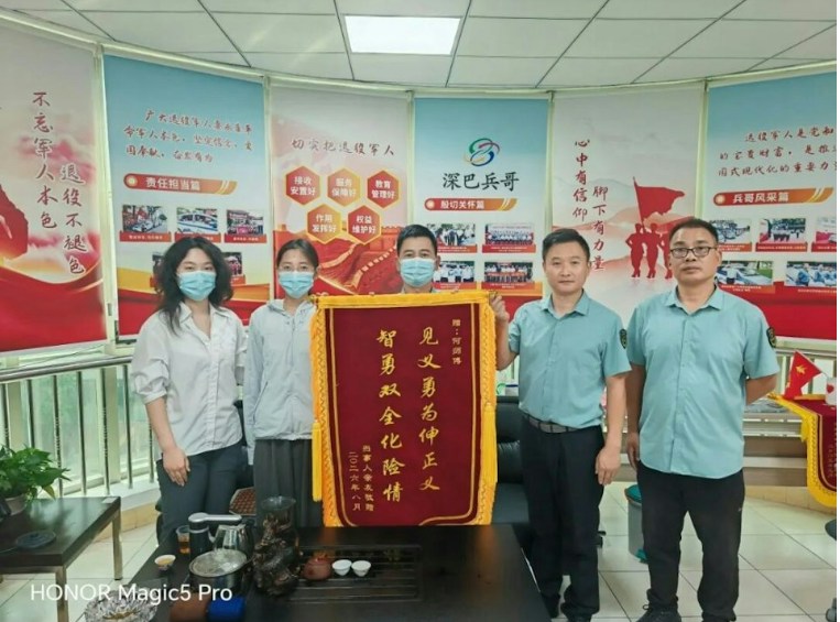 因为深圳一位司机及时上报和深圳警方的努力,18岁女孩被成功营救。(南方都市报)