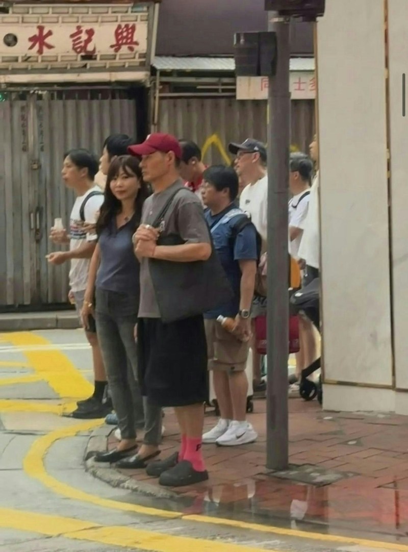 同老婆多年恩爱。