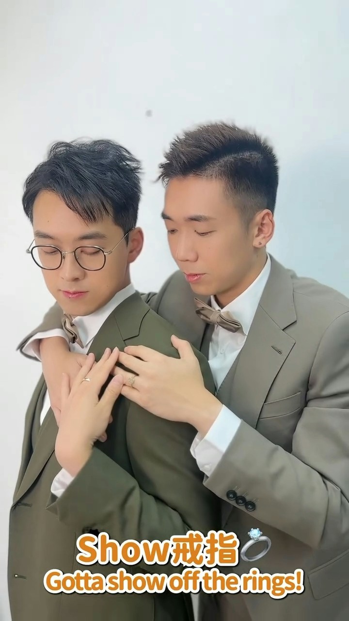 大方展示定情婚戒。(IG@vincentchan1013)