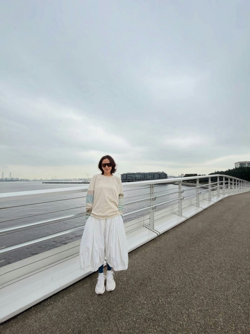 孙艺珍分享日本横滨旅行照,却意外引来部分网友挑剔穿搭。(IG@yejinhand)