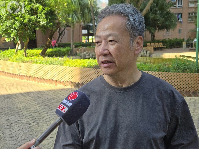 居民梁先生对欠装耐火门一事感担心,期望相关部门和台日电梯能尽快处理事件。