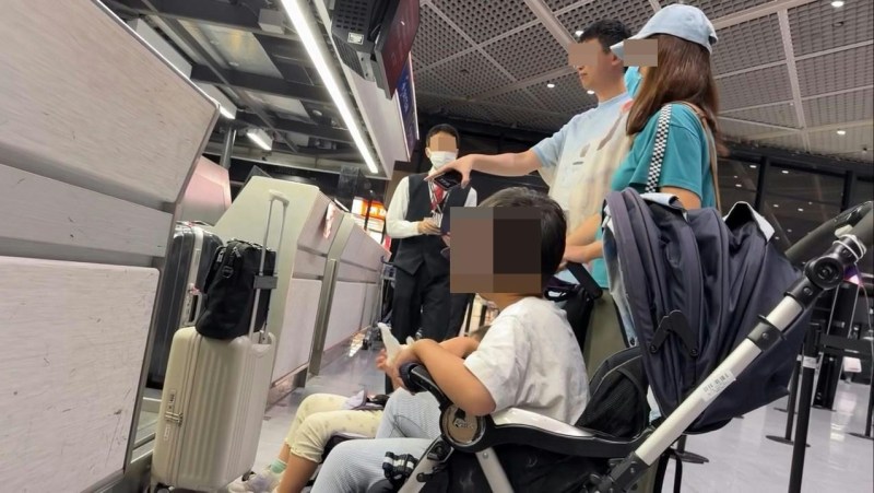 千元机票无餐引发冲突:港人家庭日本机场闹事,地勤冷静应对获好评-硕谷新闻聚合
