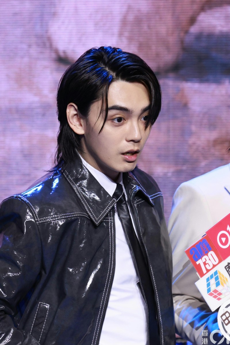 问到George在新剧的HeHe场面,可否跟《地狱大状》与何华超的激战相比?George︰「同何华超底线大啲,因为个画面系要肉搏,今次啲碰撞冇咁厉害。」