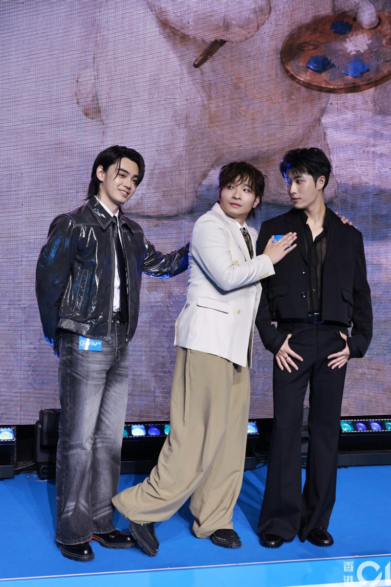 《ViuTV 2027节目巡礼》后,P1X3L二子吴启洋(Phoebus)及欧镇灏(George),与何启华接受传媒访问。