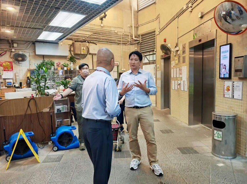 邓家彪于2026年10月21日发帖称,他日前到翠屏北邨了解,已与管理署确认涉及的9部升降机,已在为期3天的重阳节假日期间全数装回。