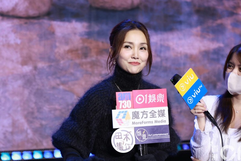 谢安琪笑言与邓丽欣合作,首先要减肥︰「佢瘦到好似屏风咁。」
