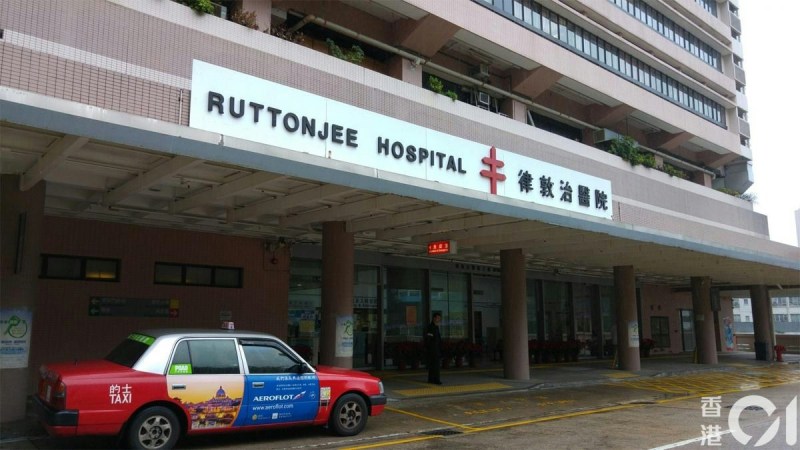 金钟发生私家车翻侧事故,34岁男司机醉驾被捕并送院治疗 金钟发生私家车翻侧事故,34岁男司机醉驾被捕并送院治疗