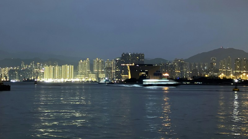 天文台预测,本港今日(10月22日)初时部份时间多云。日间大致天晴,天气炎热及干燥,市区最高气温约32度,新界再高一两度。