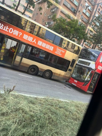屯门鸣琴路突发车祸：两辆巴士猛烈相撞致9人伤，路段拥堵严重-硕谷新闻聚合