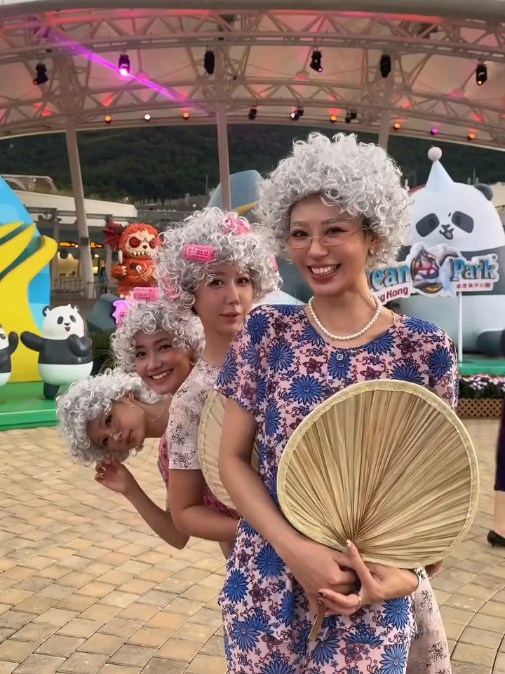 简淑儿刘温馨扮阿婆过万圣节 碎花睡衣白发造型引爆笑 简淑儿刘温馨扮阿婆过万圣节 碎花睡衣白发造型引爆笑