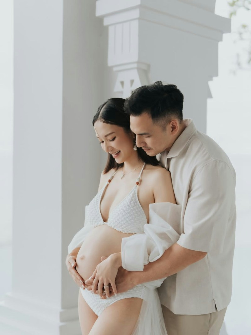 王君馨Babymoon与丈夫相拥放闪。(IG@gwgurlie86)