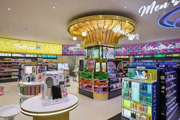 屈臣氏吉隆坡开设亚洲首家Plus旗舰店,逾1.7万款商品打造新零售标杆 屈臣氏吉隆坡开设亚洲首家Plus旗舰店,逾1.7万款商品打造新零售标杆