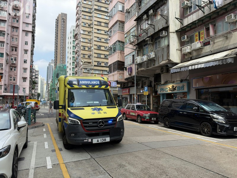 救护车亦接报到场。