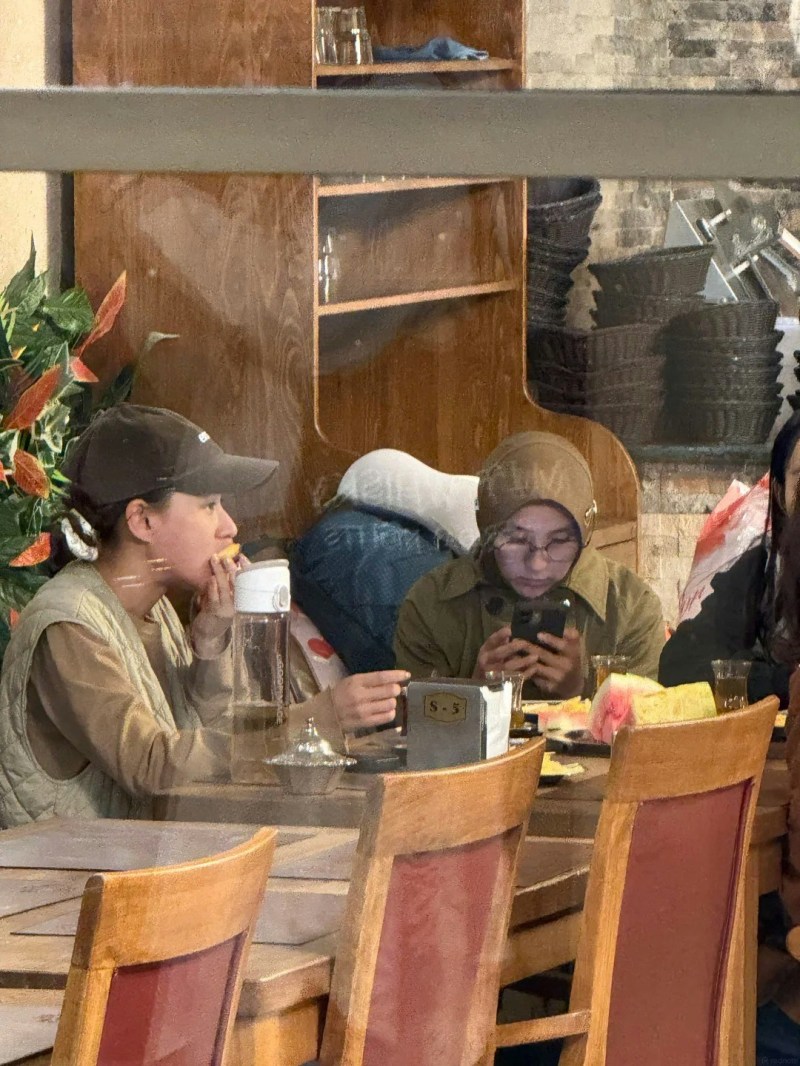 网民大赞素颜拍照都靓。(小红书截图)