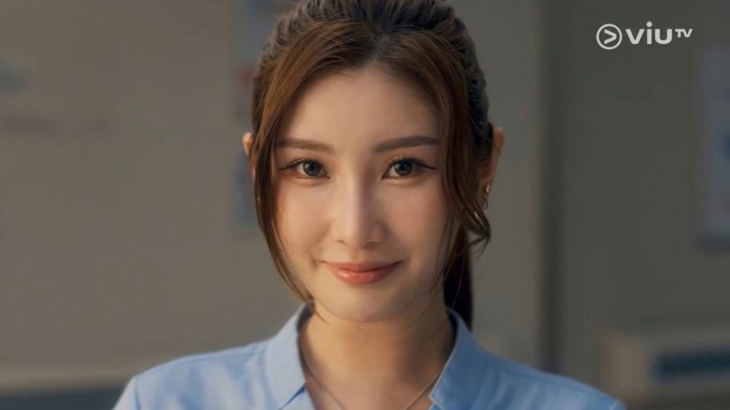 沈殷怡在剧中饰演一名空有热诚却处处碰壁的菜鸟护士。(IG@viutv)