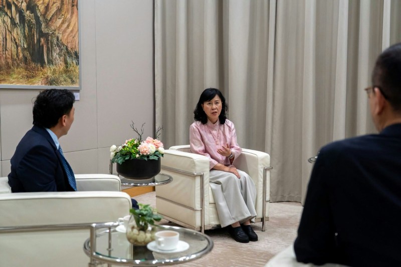 2026年10月21日,运输及物流局局长陈美宝与新加坡交通部长兼财政部第二部长萧振祥会面。(运输及物流局)