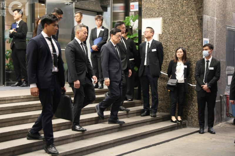 行政长官林李家超离开灵堂。