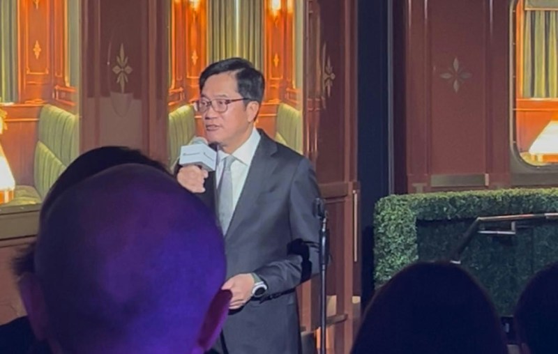 财政司副司长黄伟纶。