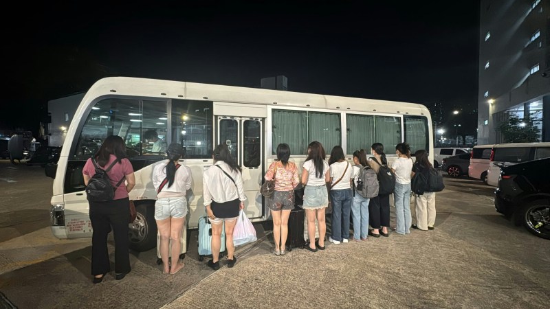 元朗反黄行动升级:24名持双程证女子被入境处与警方联手逮捕 元朗反黄行动升级:24名持双程证女子被入境处与警方联手逮捕