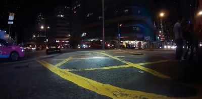 旺角夫妻因迟到半小时争执 妻子冲马路纠缠致交通受阻-硕谷新闻聚合