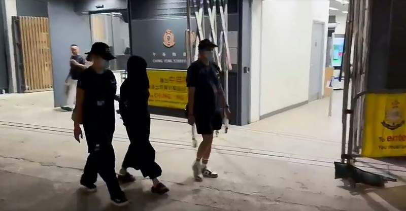 中英街查获460万私烟及LV等假冒名牌,一售货员被捕 中英街查获460万私烟及LV等假冒名牌,一售货员被捕
