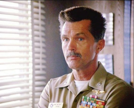 2026年10月21日,美国男星汤史基列(Tom Skerritt)离世,享年93岁。史基列曾在《壮志凌云》(Top Gun)中饰演汤告鲁斯(Tom Cruise)的海军教官麦克·「毒蛇」·麦卡夫中校,让人留下深刻印象。