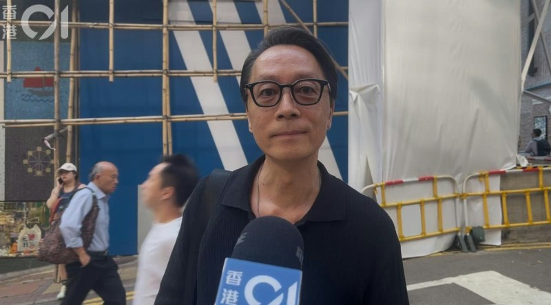 Apple首款折机iPhone Duo今日正式发售及发货,吴先生冀转售后可赚4,000至5,000元。