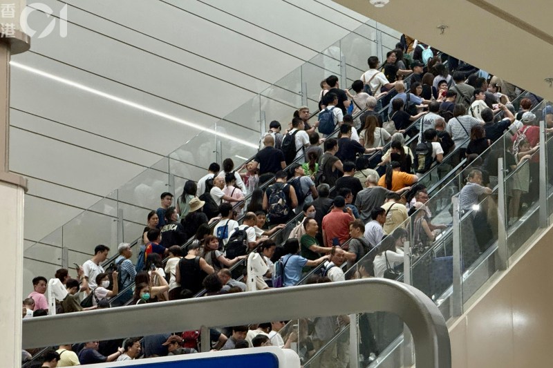 2026年10月18日,《香港01》记者经新皇岗口岸过关往深圳,由下车至抵达皇岗地铁站,花费约50分钟。