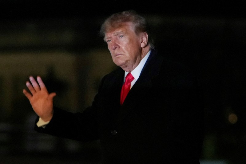2026年10月23日,美国总统特朗普(Donald Trump)结束对艾奥瓦州(Iowa)的访问后,返回白宫。